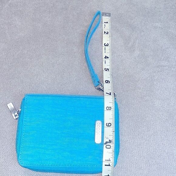 Baggallini canvas zippered wristlet - Picture 4 of 6